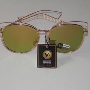 Meet your Posher, Monique